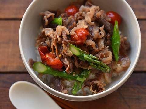 アスパラトマト牛丼