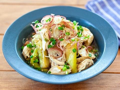 昆布ぽん酢でとろとろなすと蒸し鶏の甘酢和え