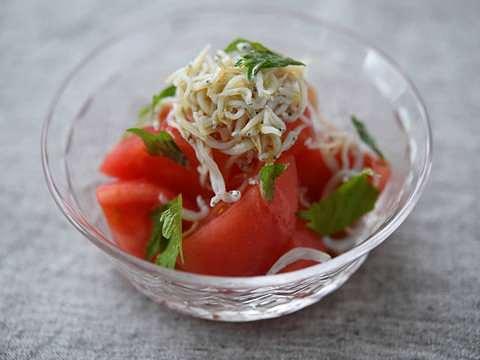 トマトと青じそのしらすサラダ