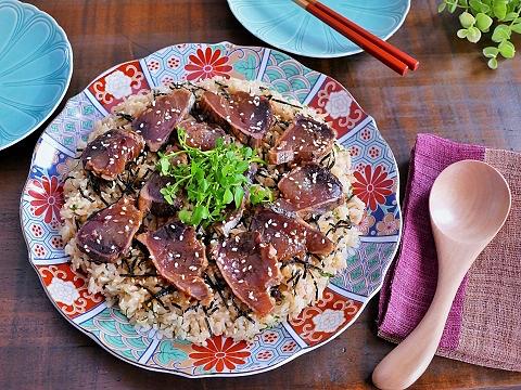 ポンマヨ酢飯でカツオの手こね寿司