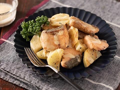 鮭とじゃがいものカリカリ焼き〜マヨソースがけ〜