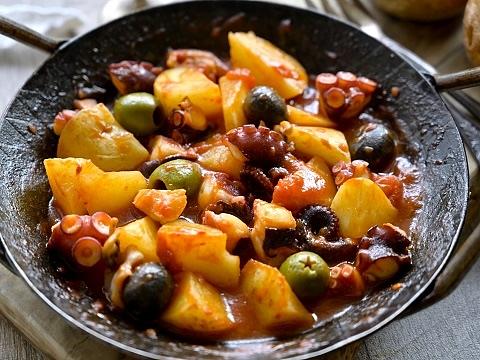 たことじゃがいもの辛旨トマト煮込み
